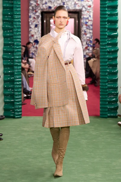 Look 9